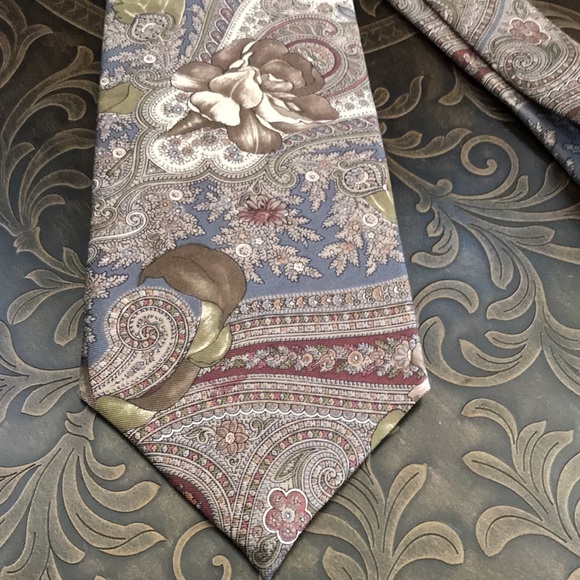 Vintage Bill Blass Floral and Paisley Tie - Picture 4 of 9